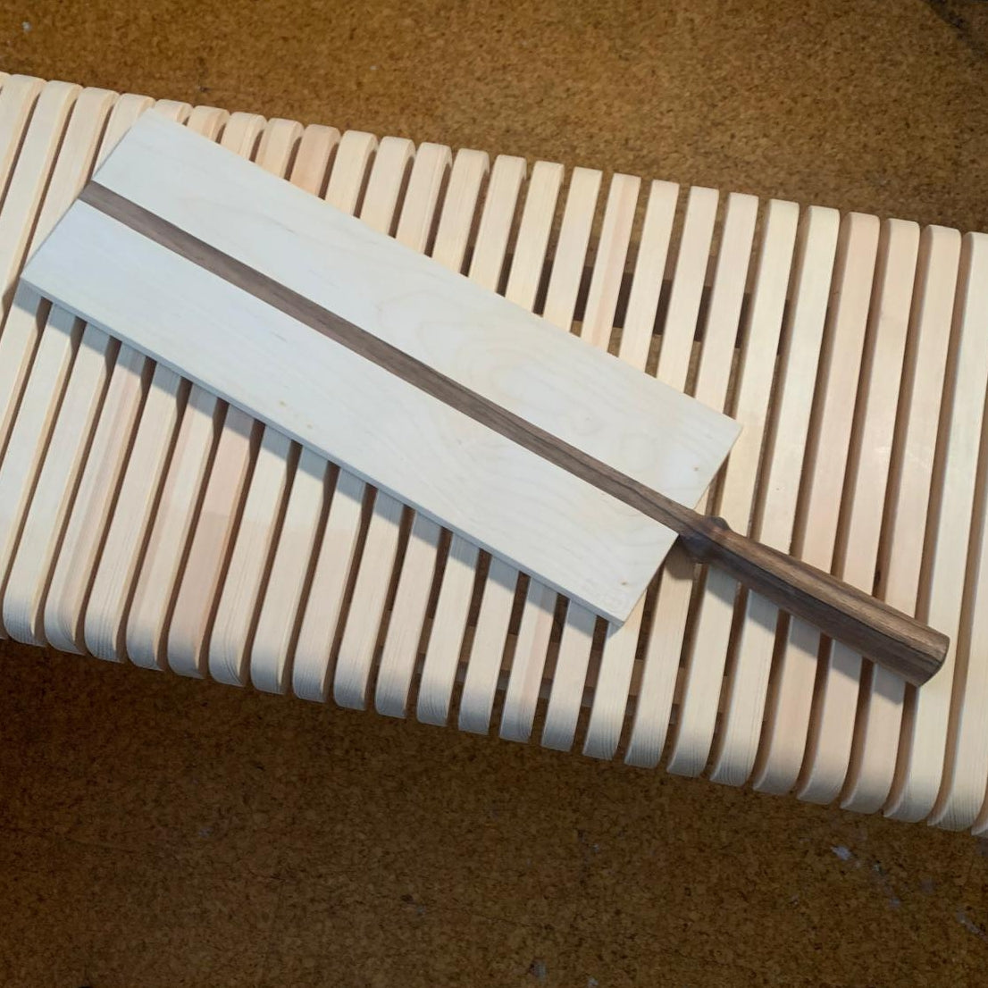 Schneidebrett Nussbaum/ Ahorn